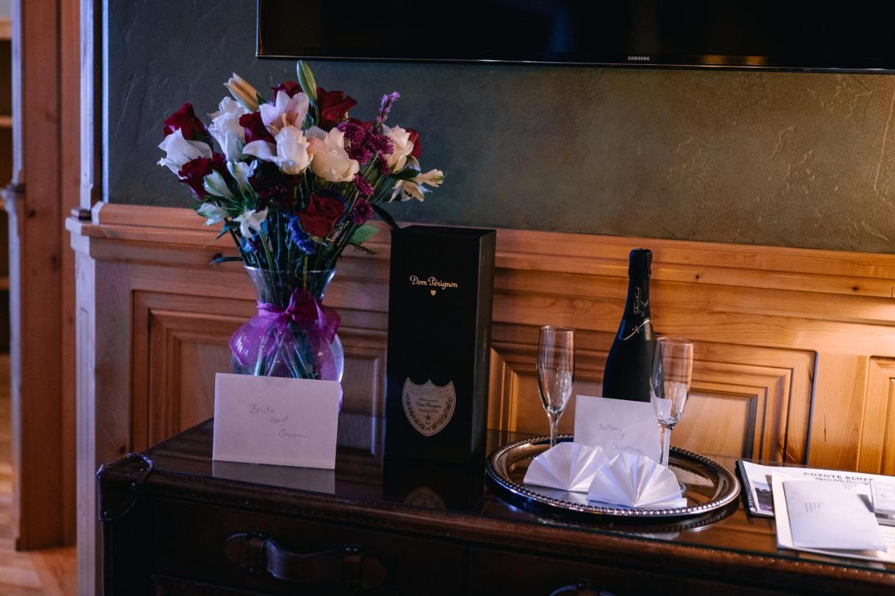Coyote Bluff Estate Bed & Breakfast Somers Bagian luar foto